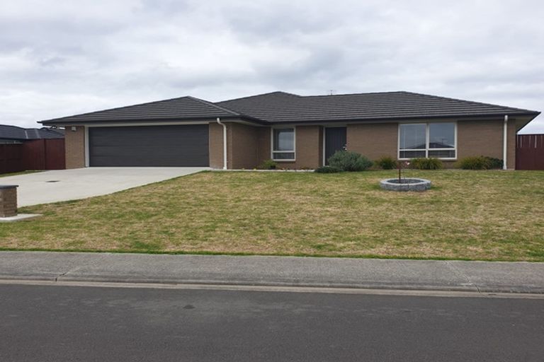 Photo of property in 54 Harbour Crest Drive, Waiuku, 2123