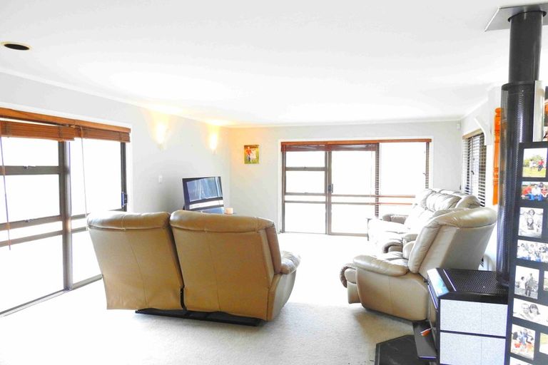 Photo of property in 29 Cairngorm Place, Highland Park, Auckland, 2010