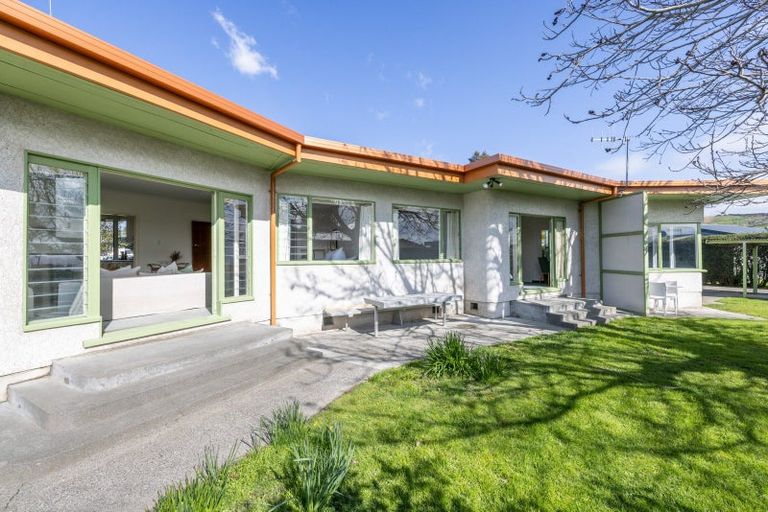 Photo of property in 16 Howard Road, Taradale, Napier, 4112