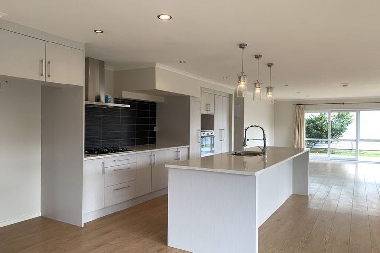 Photo of property in 16 Tarapiroe Avenue, Takanini, 2112