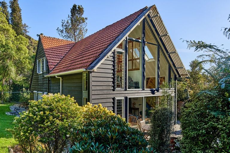 Photo of property in 41 Kotari Road, Days Bay, Lower Hutt, 5013