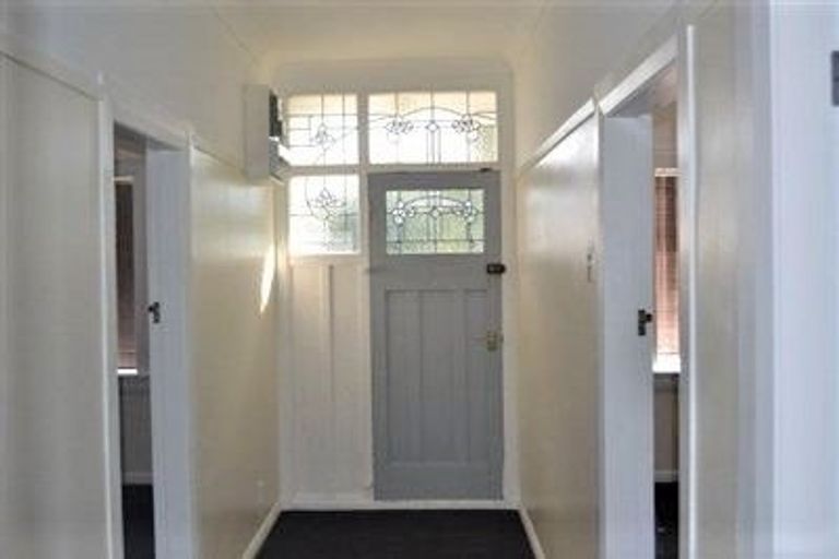 Photo of property in 33 Leighton Avenue, Waiwhetu, Lower Hutt, 5010