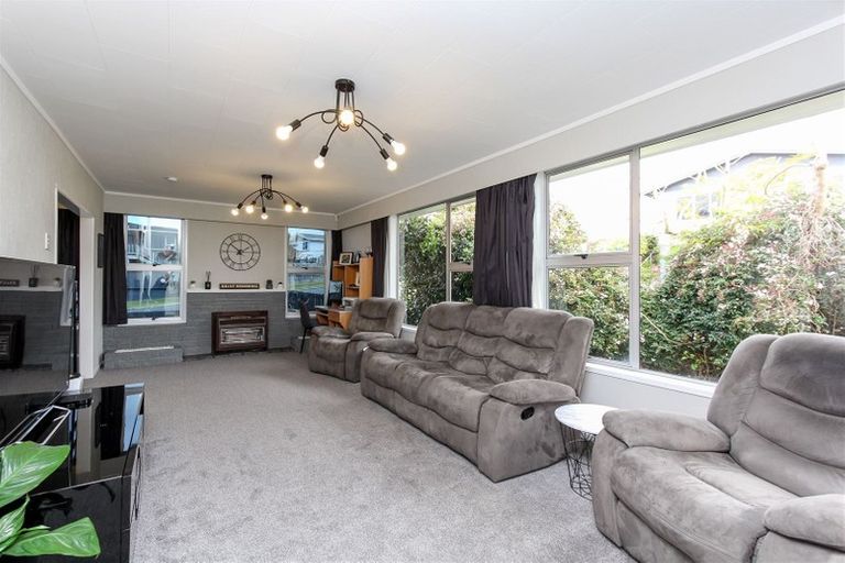 Photo of property in 3 Erica Place, Bell Block, New Plymouth, 4312