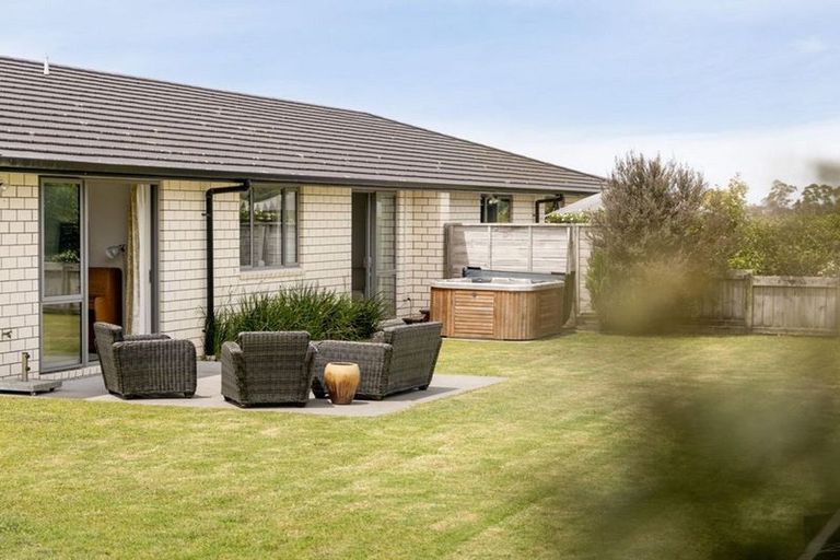 Photo of property in Waterview Estate, 8/4 Greystone Place, Omokoroa, 3114