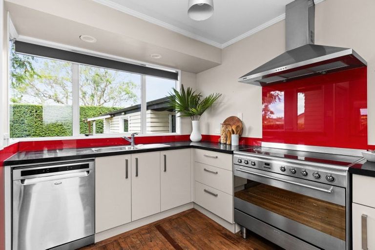 Photo of property in 16a Howard Road, Taradale, Napier, 4112