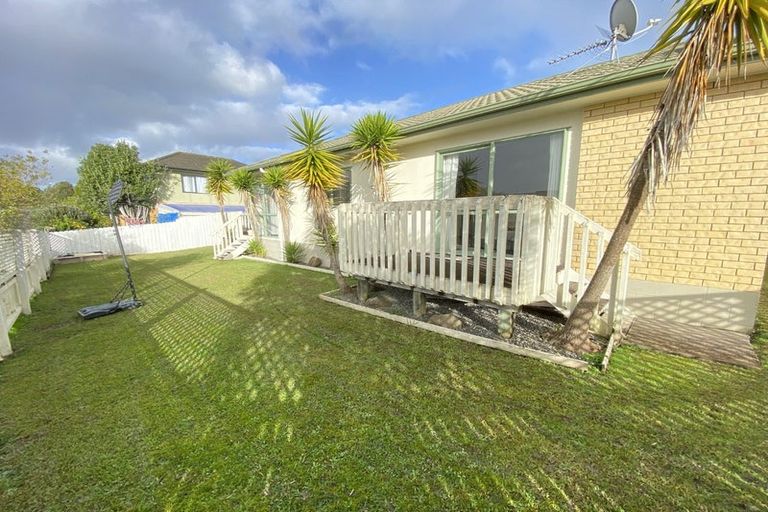 Photo of property in 5c Charlenne Close, Ranui, Auckland, 0612