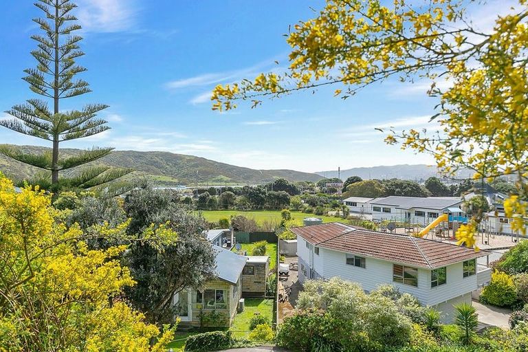 Photo of property in 18 Paremata Crescent, Paremata, Porirua, 5024