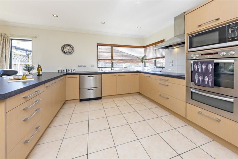 Photo of property in 30 Cairnsvale Rise, Manurewa, Auckland, 2105