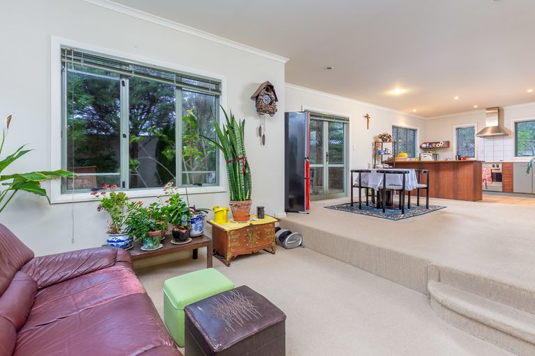 Photo of property in 2/360 East Coast Road, Sunnynook, Auckland, 0630