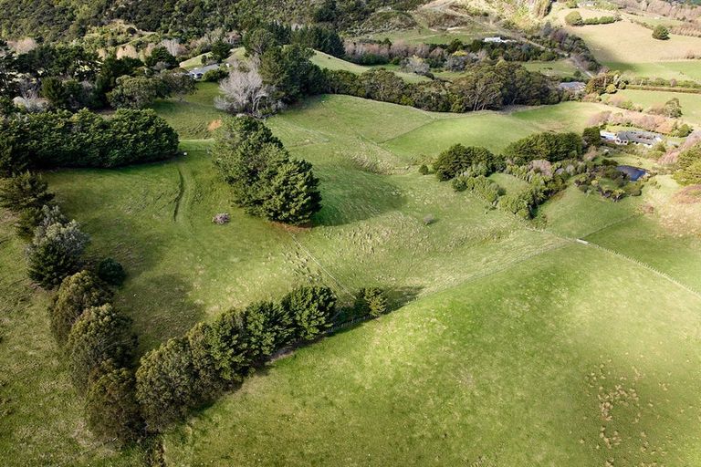 Photo of property in 1142 Moonshine Road, Judgeford, Porirua, 5381
