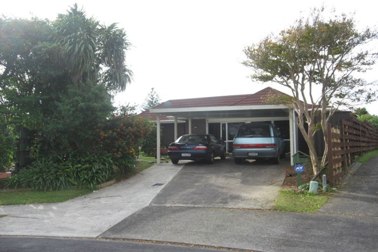 Photo of property in 33 Tupaki Place, Pakuranga Heights, Auckland, 2010