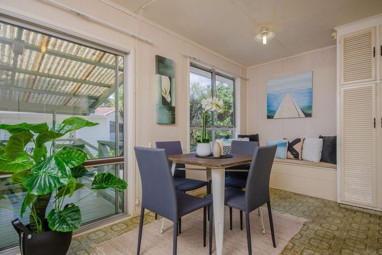 Photo of property in 25 Sullivan Avenue, Mangere Bridge, Auckland, 2022