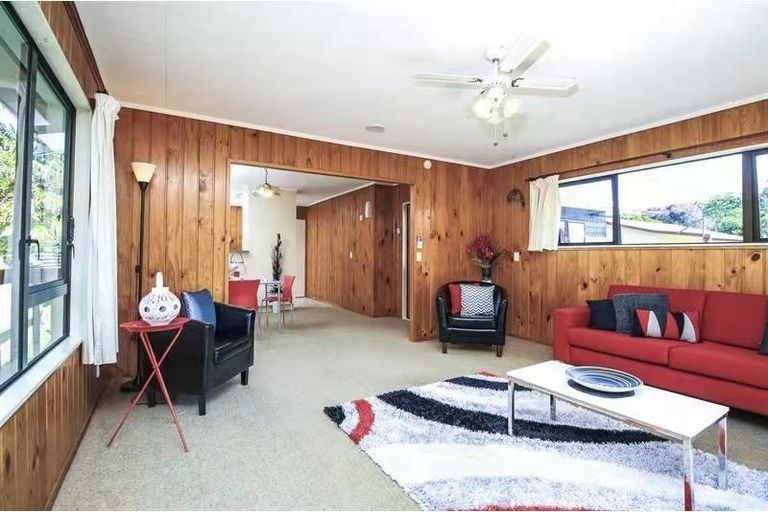 Photo of property in 1/20 Yeovil Road, Te Atatu Peninsula, Auckland, 0610