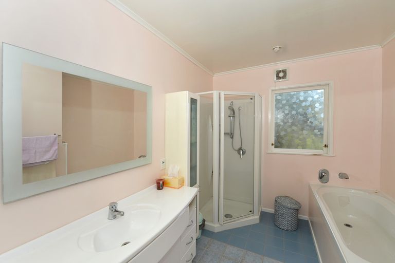 Photo of property in 12 Rugby Place, Te Kamo, Whangarei, 0112