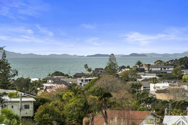 Photo of property in 2/90 Browns Bay Road, Rothesay Bay, Auckland, 0630