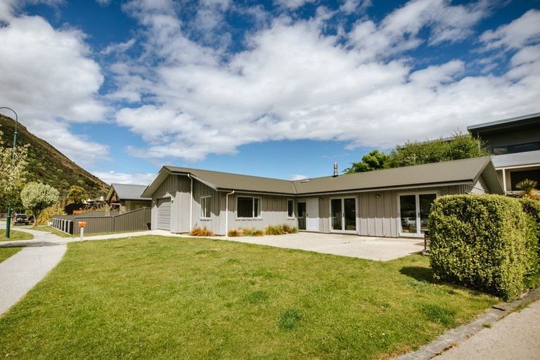 Photo of property in 10a Allenby Place, Wanaka, 9305