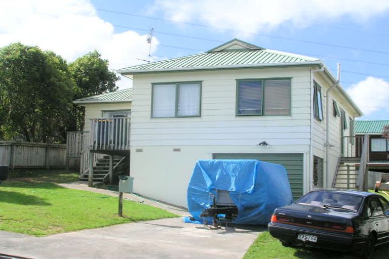 Photo of property in 4 Loughanure Place, Massey, Auckland, 0614