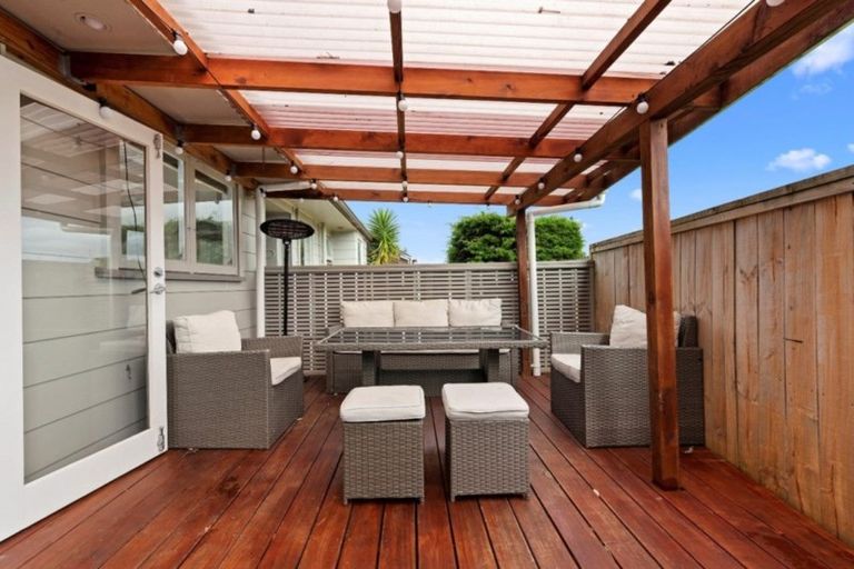 Photo of property in 16 Kintara Drive, Massey, Auckland, 0614