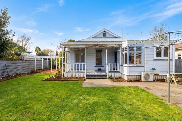 Photo of property in 140 Russell Street, Palmerston North, 4414