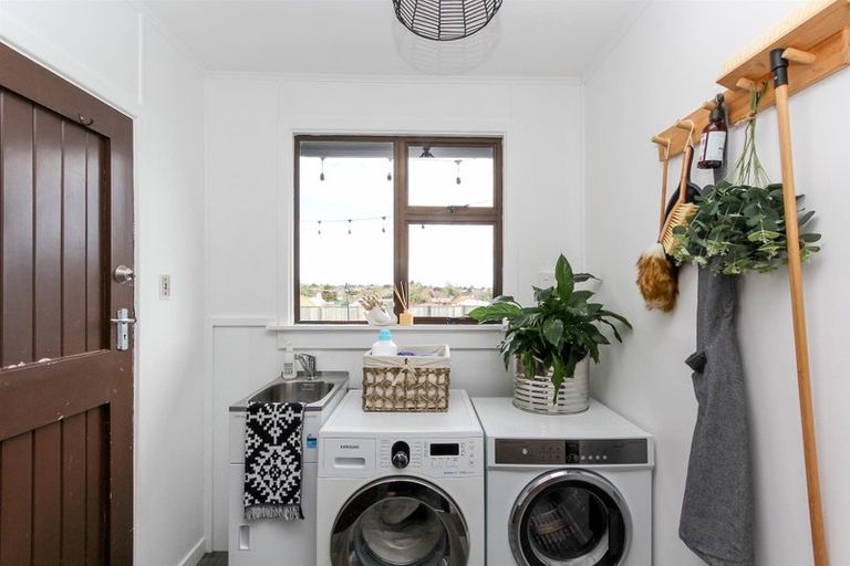 Photo of property in 65 Tarahua Road, Welbourn, New Plymouth, 4310