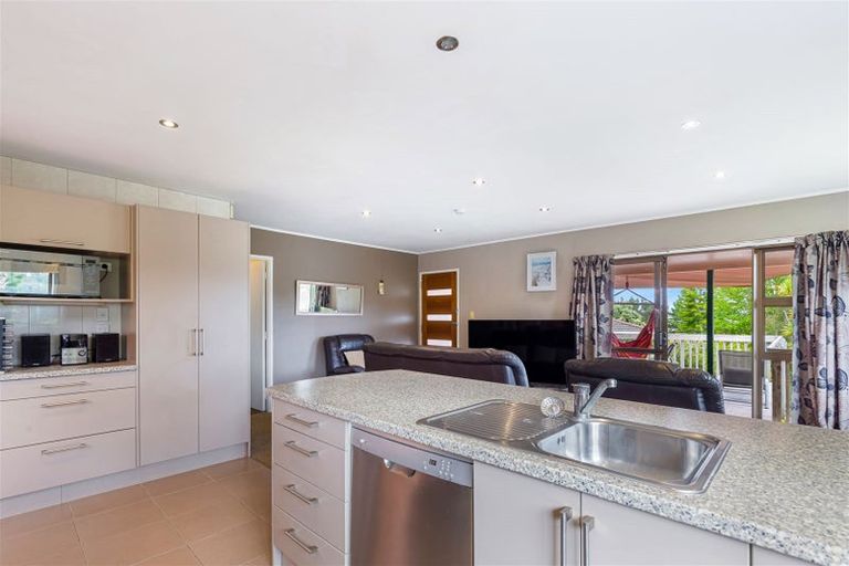 Photo of property in 52 Pemberton Avenue, Bayview, Auckland, 0629