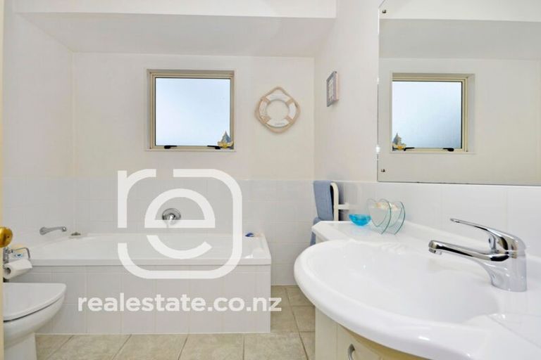 Photo of property in 2/48 Glencoe Road, Browns Bay, Auckland, 0630