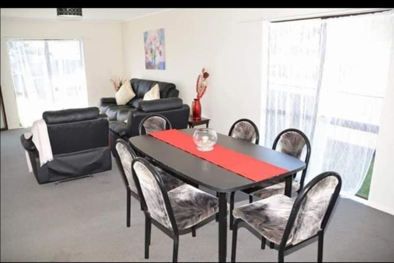 Photo of property in 2/70 Palmers Road, Clendon Park, Auckland, 2103