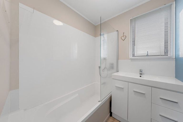 Photo of property in 1/29 Edwin Freeman Place, Ranui, Auckland, 0612