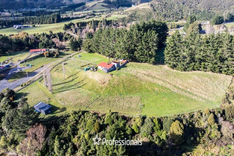 Photo of property in 1712 State Highway 2, Kaitoke, Upper Hutt, 5018
