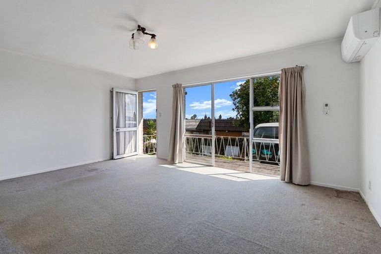 Photo of property in 2/92 Lynwood Road, New Lynn, Auckland, 0600