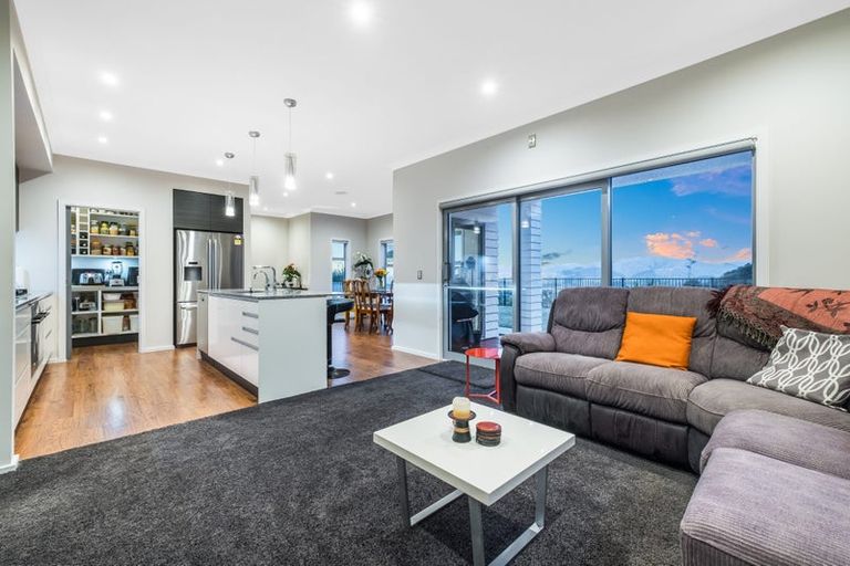 Photo of property in 13 Canary Way, Whitby, Porirua, 5024