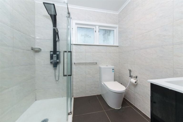 Photo of property in 52 Pleasant Road, Glen Eden, Auckland, 0602