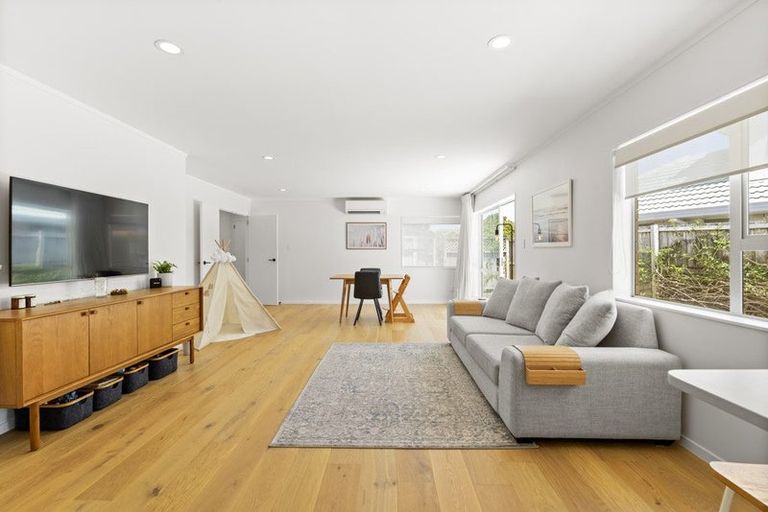 Photo of property in 12 Judd Place, Orewa, 0931