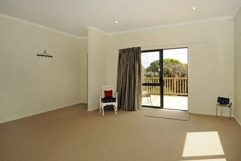 Photo of property in 4a Booth Crescent, Tuakau, 2121