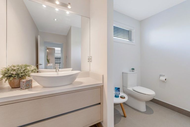 Photo of property in 8 The Parade, Bucklands Beach, Auckland, 2012