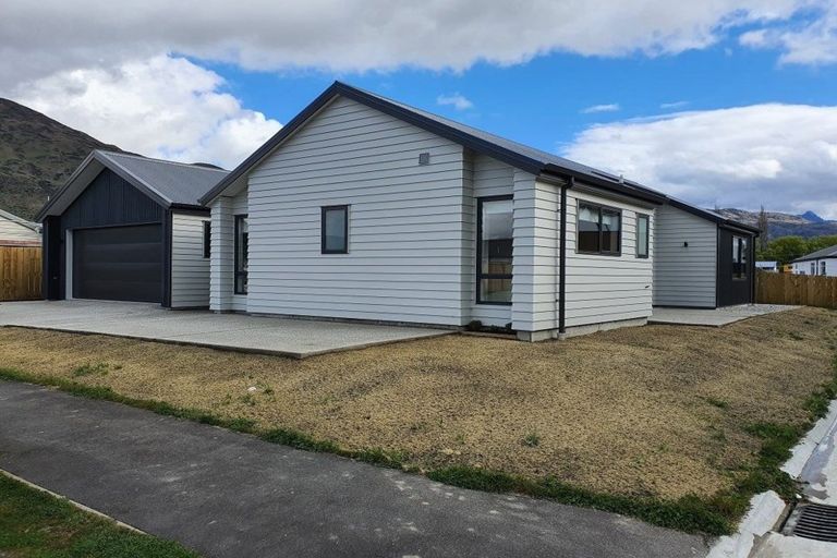 Photo of property in 17 Cumberland Road, Lower Shotover, Queenstown, 9304
