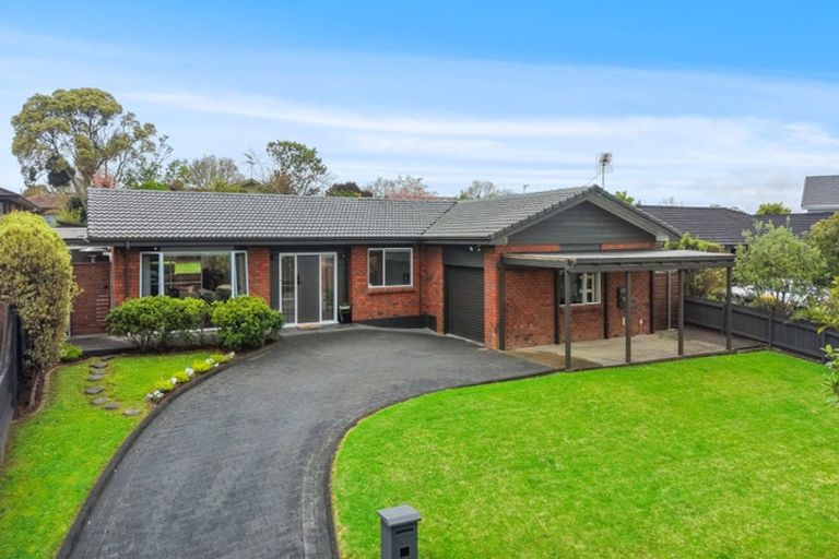 Photo of property in 6 Camira Place, Botany Downs, Auckland, 2010