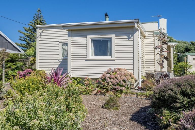 Photo of property in 5 Kapiti Lane, Otaki Beach, Otaki, 5512