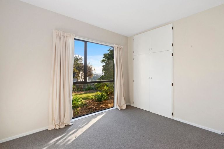 Photo of property in 20 Inverness Lane, Redcliffs, Christchurch, 8081