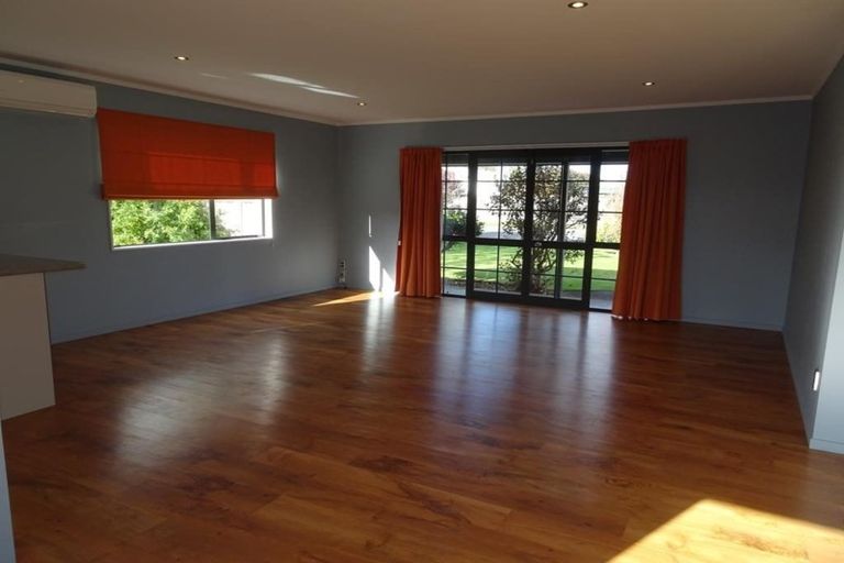 Photo of property in 2 Valerie Street, Clive, 4102