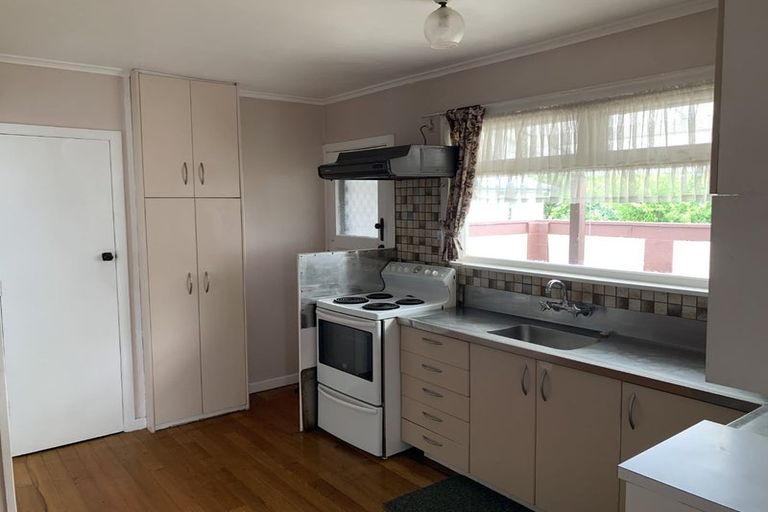 Photo of property in 24 Vanguard Road, Kelston, Auckland, 0602