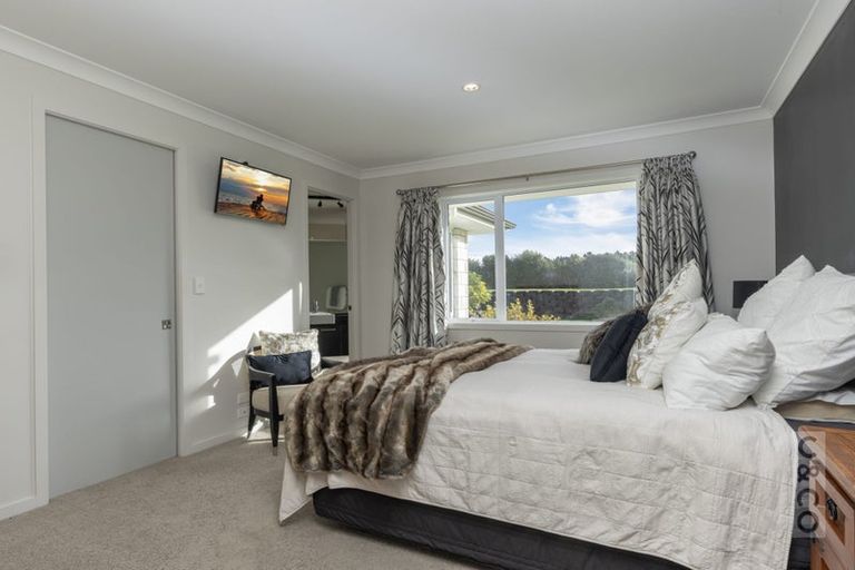 Photo of property in 1242 State Highway 16, Waimauku, 0883