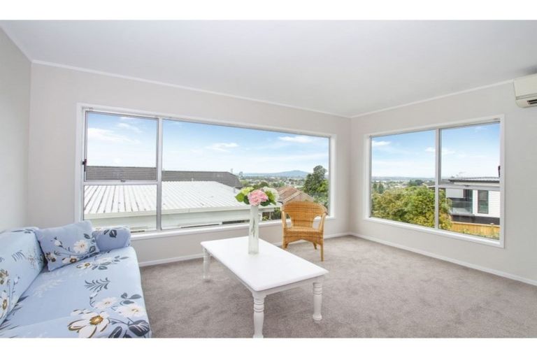 Photo of property in 2/118 Ocean View Road, Northcote, Auckland, 0627