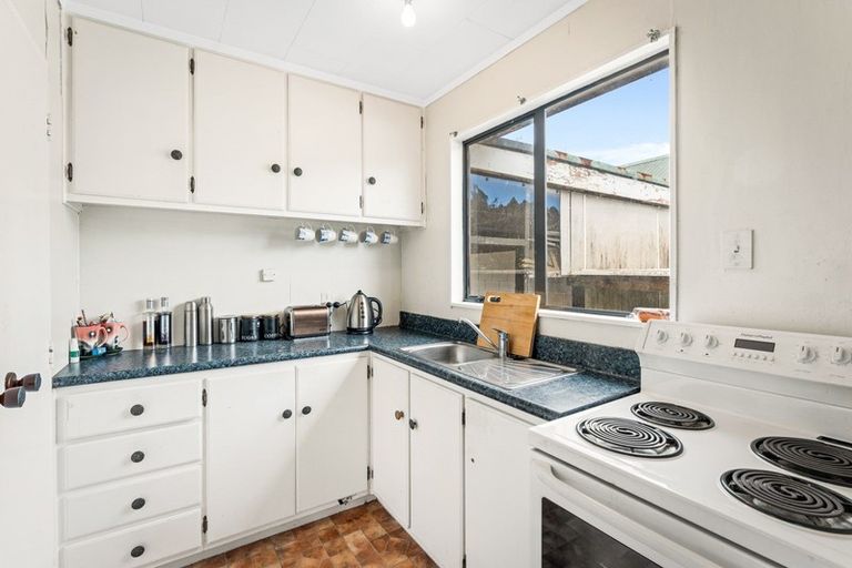 Photo of property in 2/79 Gemstone Drive, Birchville, Upper Hutt, 5018