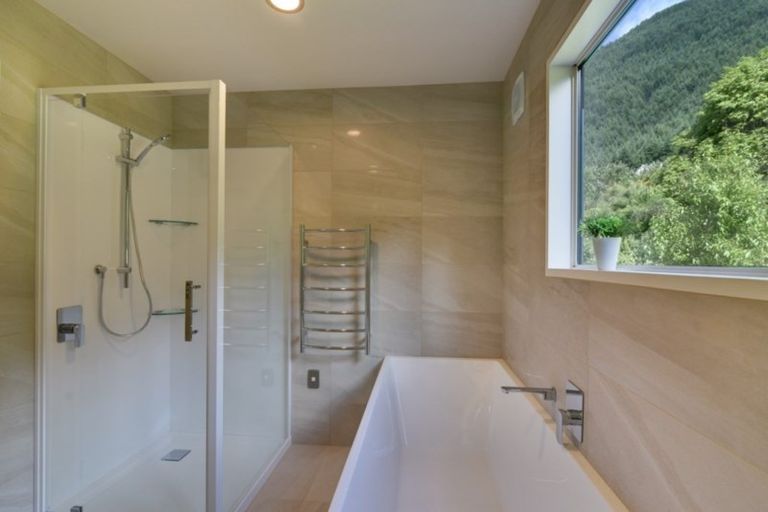 Photo of property in 1 Arawata Terrace, Fernhill, Queenstown, 9300