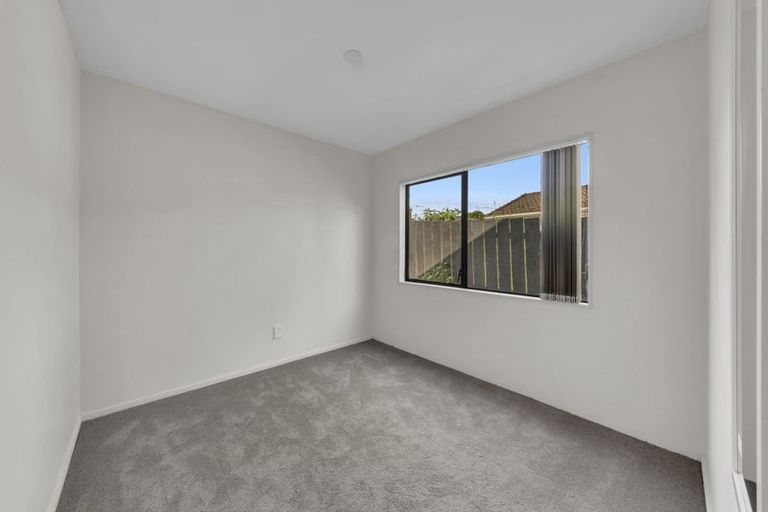 Photo of property in 2/25 Sunnyfield Crescent, Glenfield, Auckland, 0629
