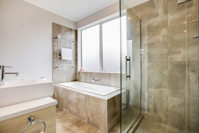 Photo of property in 15 Remana Crescent, Huapai, Kumeu, 0810