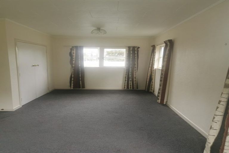 Photo of property in 244 Boord Crescent, Kumeu, 0891