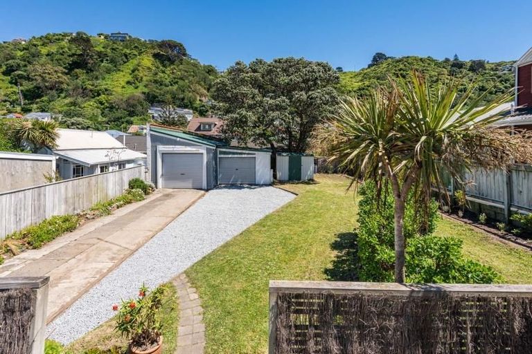 Photo of property in 212 Queens Drive, Lyall Bay, Wellington, 6022