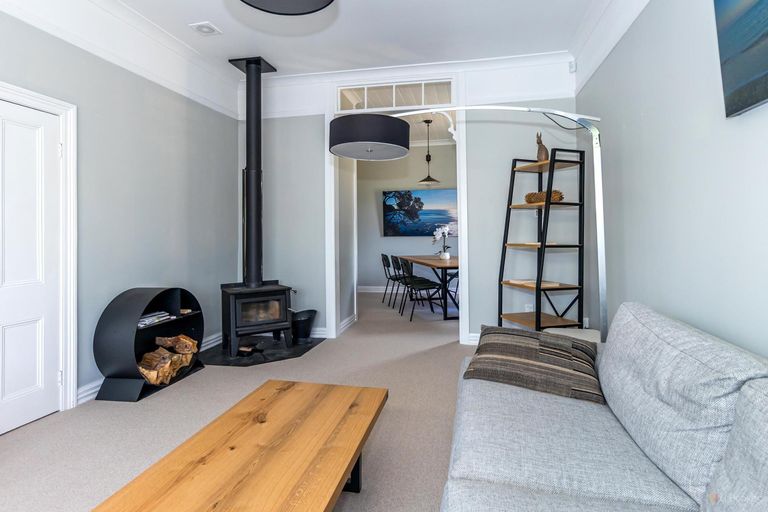 Photo of property in 43 Rhodes Street, Waimate, 7924